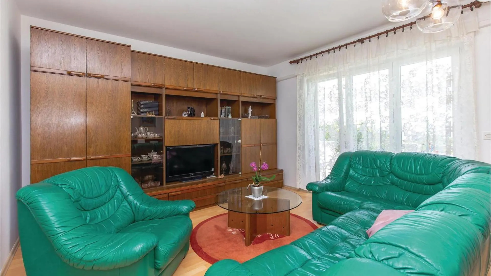 2 Bedroom Awesome Home In Šmrika Feriehus